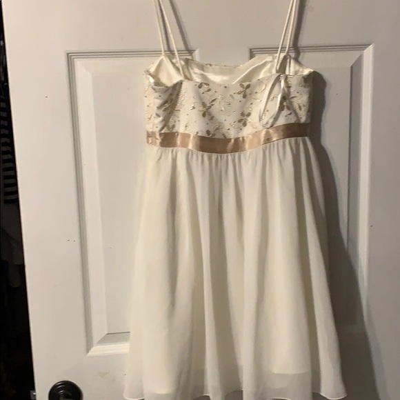 Size 5 flirty cream and gold dress - Picture 4 of 7